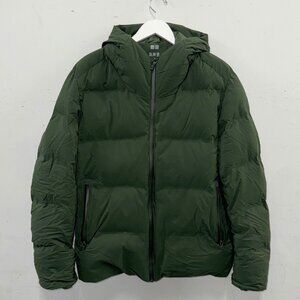 UNIQLO 3D Seamless green puffer jacket